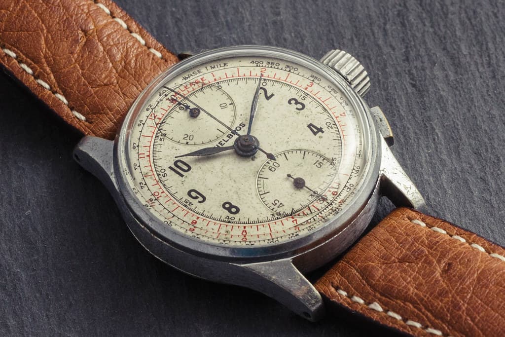 နာရီ — Classic Leather